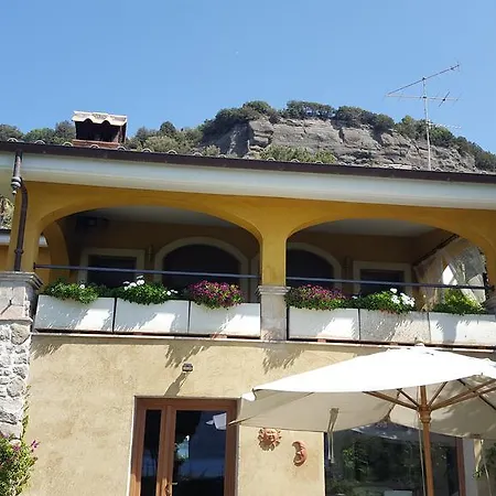 Il Nido Del Falco Couette-café